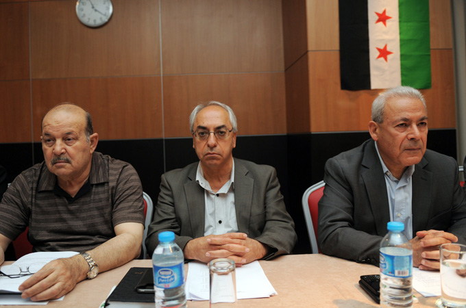 Grupos opositores de Siria eligen al nuevo líder del Consejo Nacional